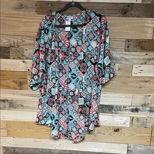 LuLaRoe size Medium Geometric Patterned Kimono in Blue, Black, White, and Pink